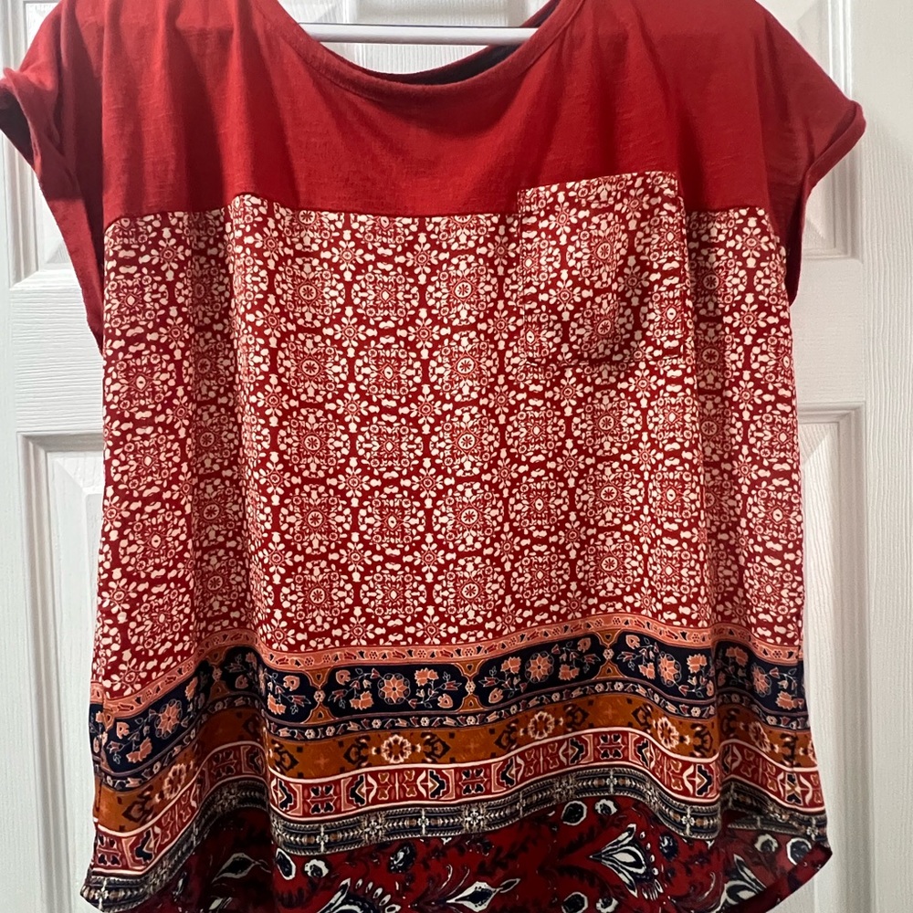 Xhilaration Red and Orange Patterned Short Sleeve Top